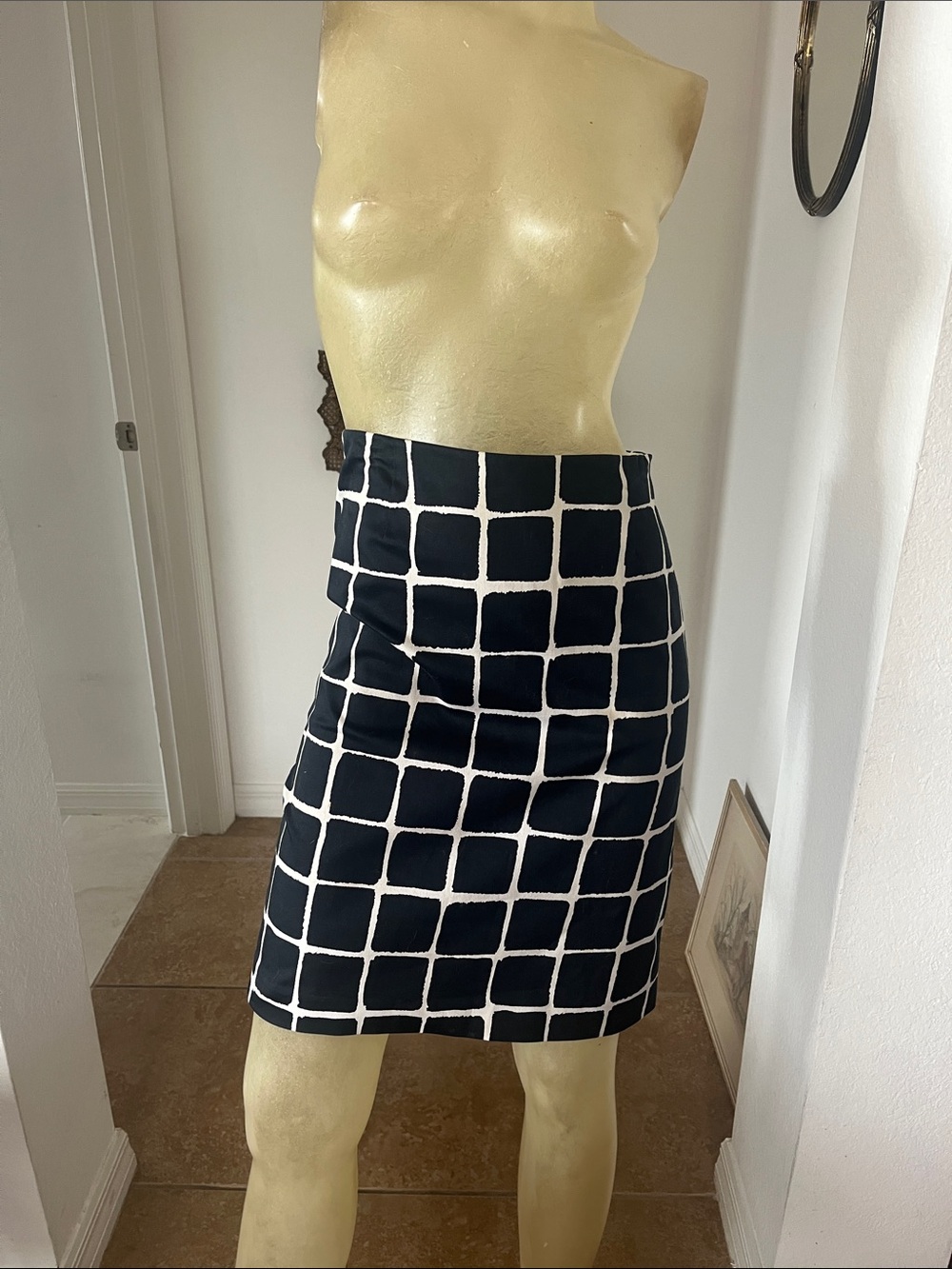 Chic Trina Turk Black Grid-Print Pencil Skirt
